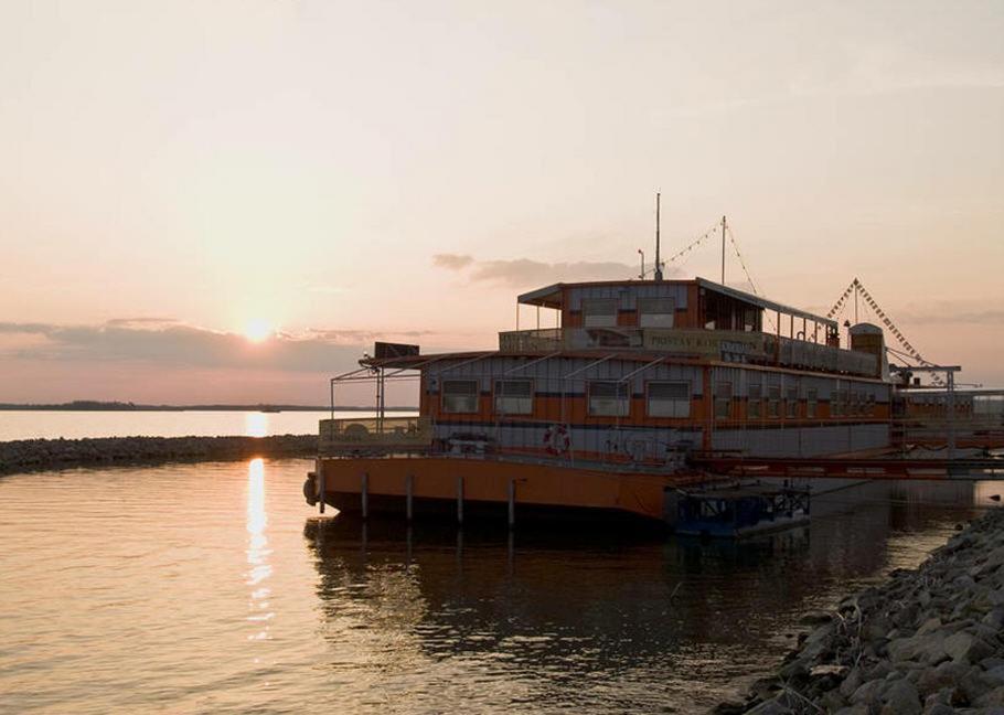 Hotel Kormoran Šamorín المظهر الخارجي الصورة